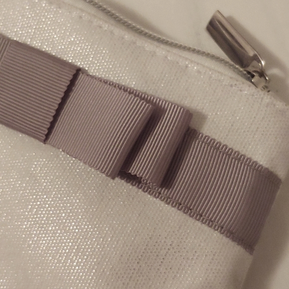 💝FREE with purchase Cute Cosmetic bag - Picture 2 of 3